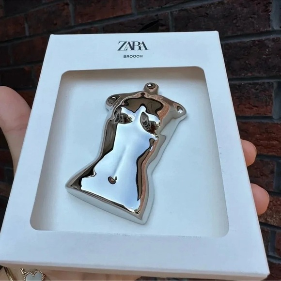 ZARA BUST SILVER BROOCH - Picture 8 of 10